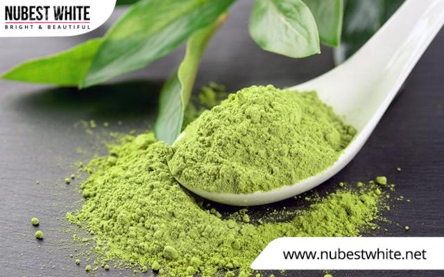 Bột trà xanh chứa chất chống oxy hóa giúp da hồi phục