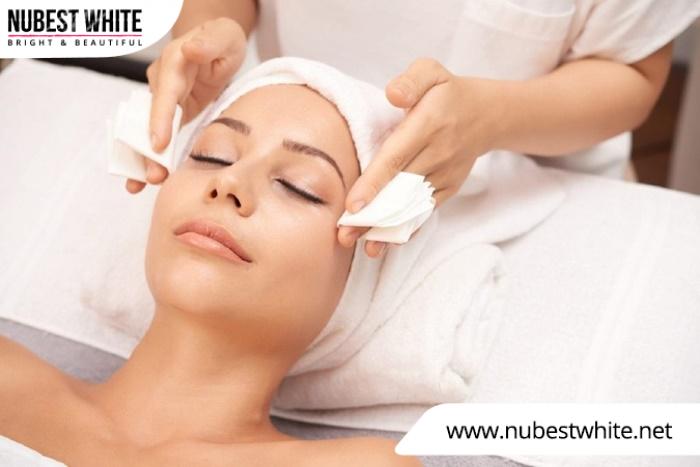 Da mặt được làm sạch trước khi cấy trắng